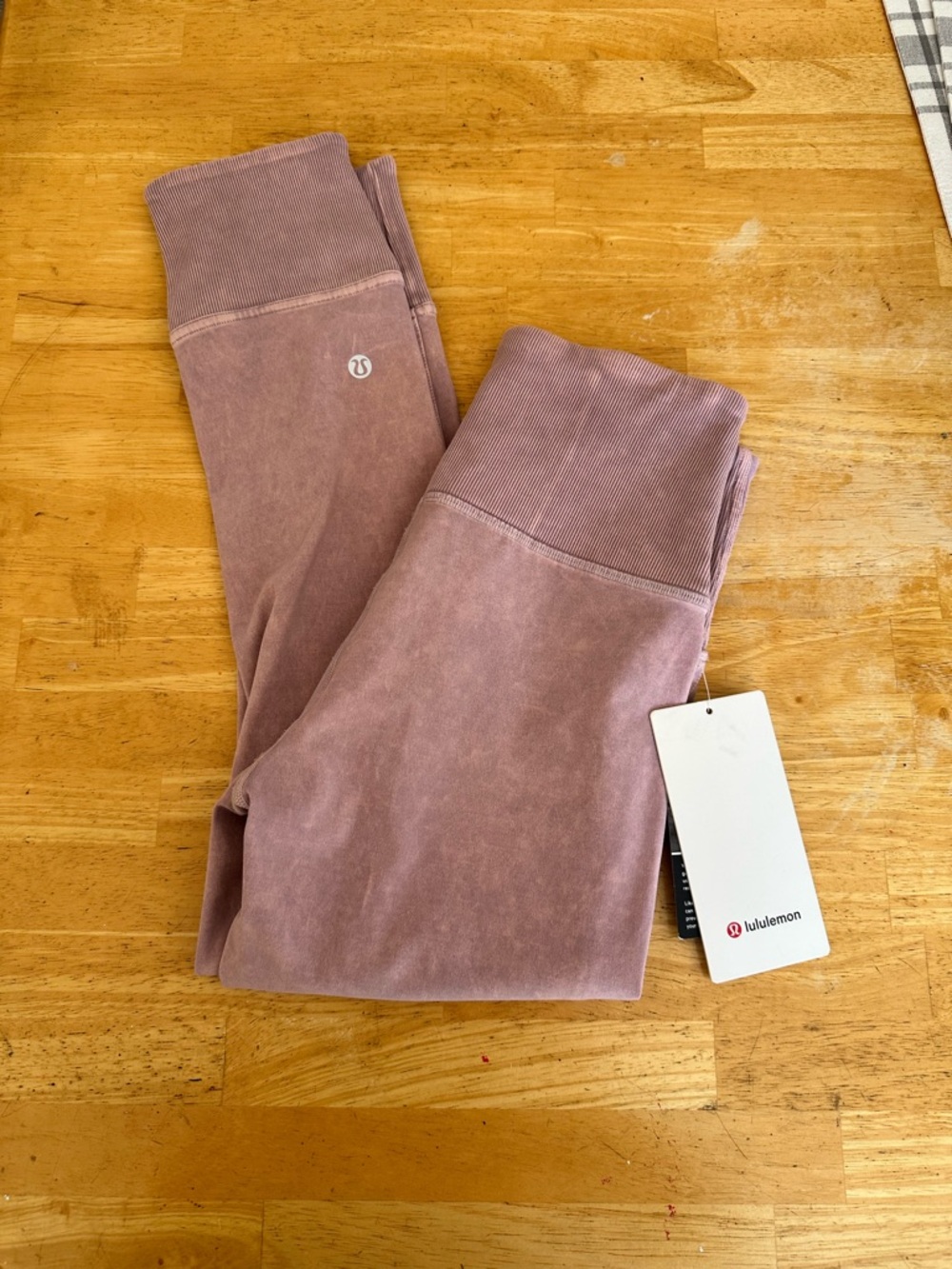 NWT Lululemon Wunder under HR crop size 4